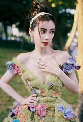 新澳门历史所有记录大全，全面解析说明揭秘：Angelababy 大秀状态：舞台上下，光芒绽处皆风华  